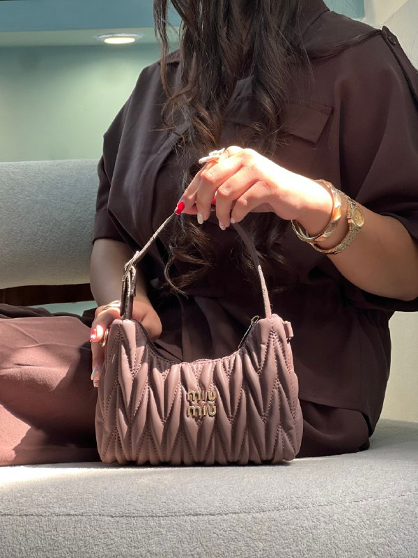 کیف دوشی miu miu چین دار