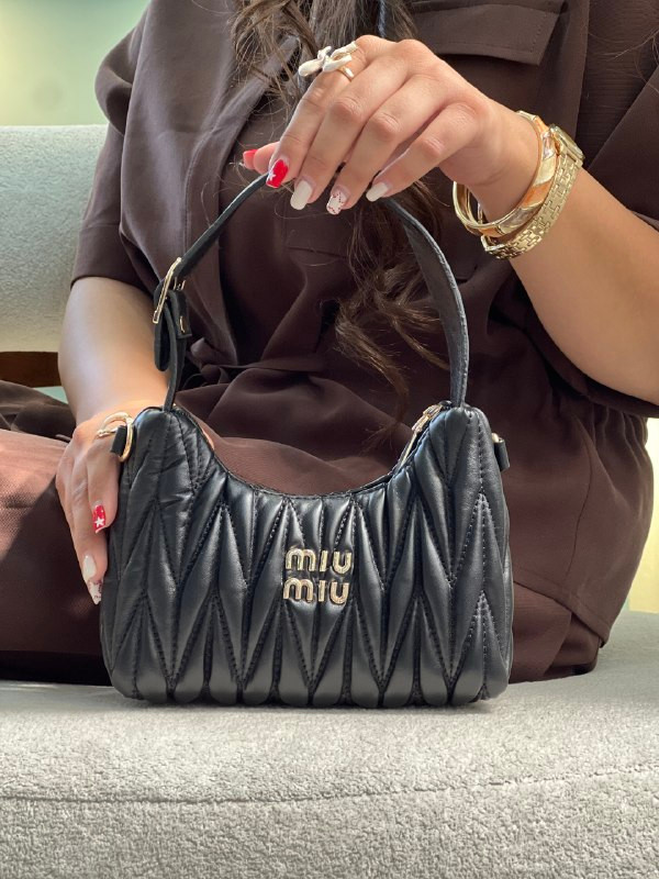 کیف دوشی miu miu چین دار