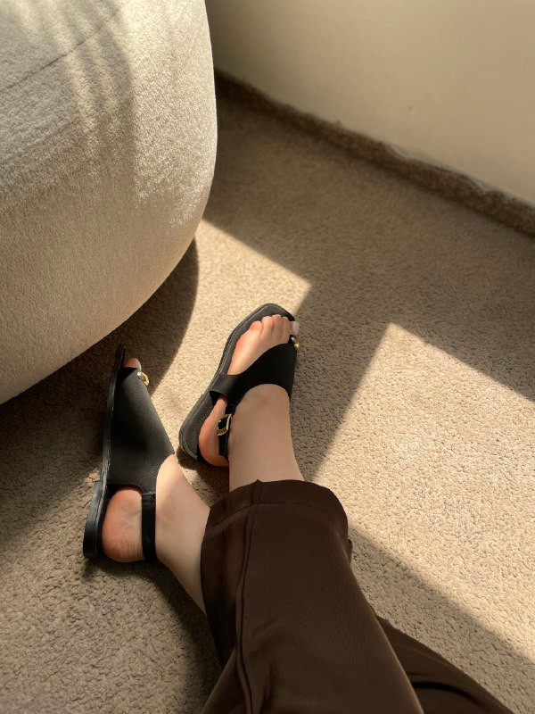 صندل زنانه مینیمال مشکی
