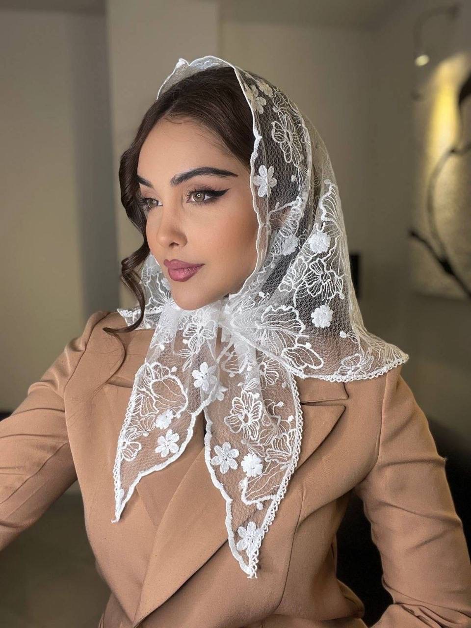 روسری  دانتل سه‌گوش گل‌ریز