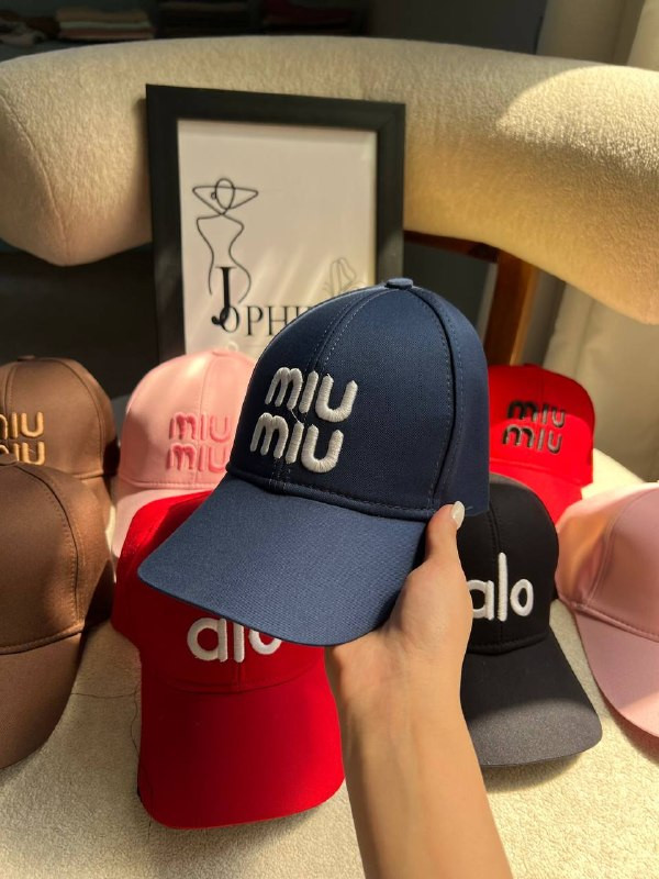 کلاه کپ miu miu