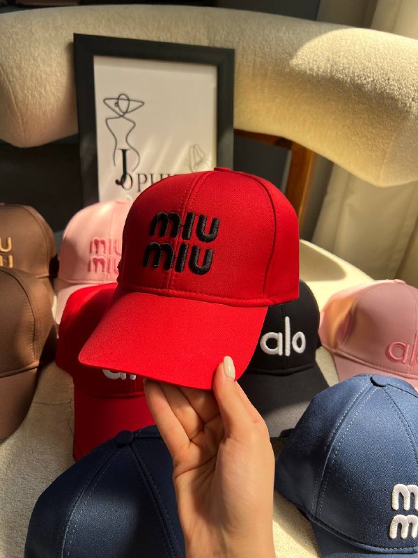 کلاه کپ miu miu