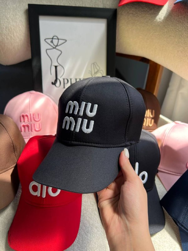 کلاه کپ miu miu