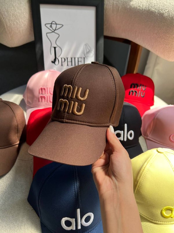 کلاه کپ miu miu