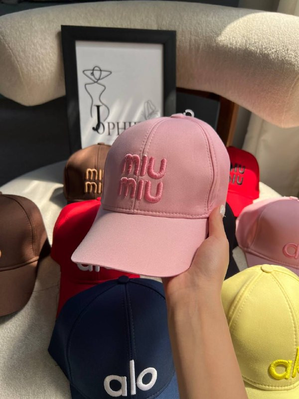 کلاه کپ miu miu