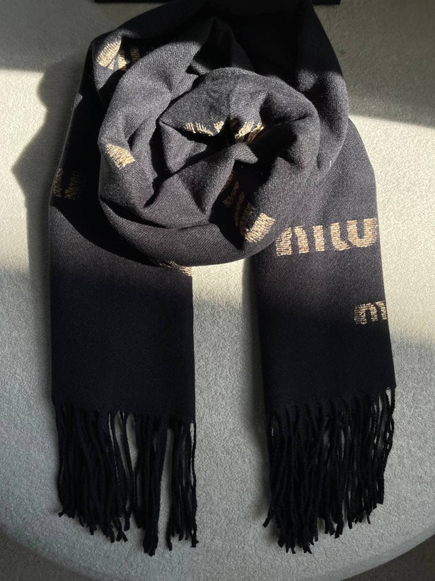 شال موهر miu miu