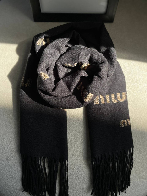 شال موهر miu miu