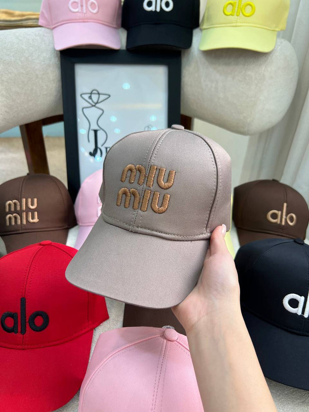 کلاه کپ miu miu
