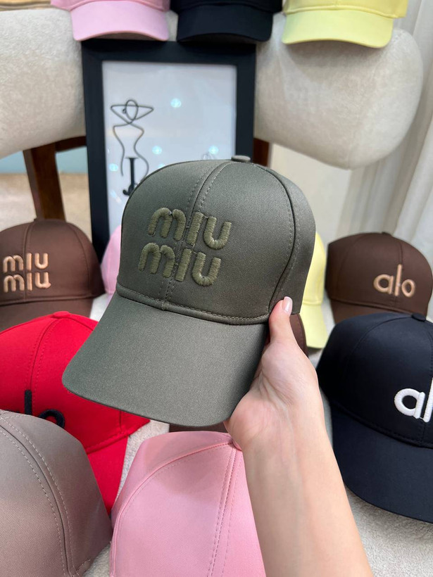 کلاه کپ miu miu