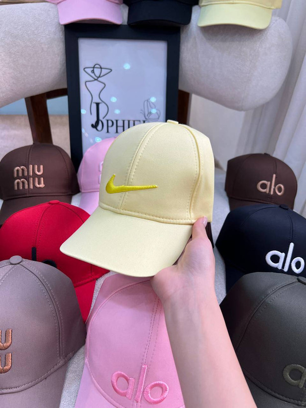 کلاه کپ miu miu
