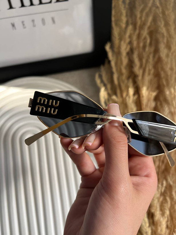 عینک آفتابی miu miu